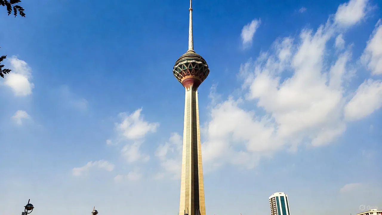 عکسی از برج میلاد از پایین(تولید عکس هوش مصنوعی)